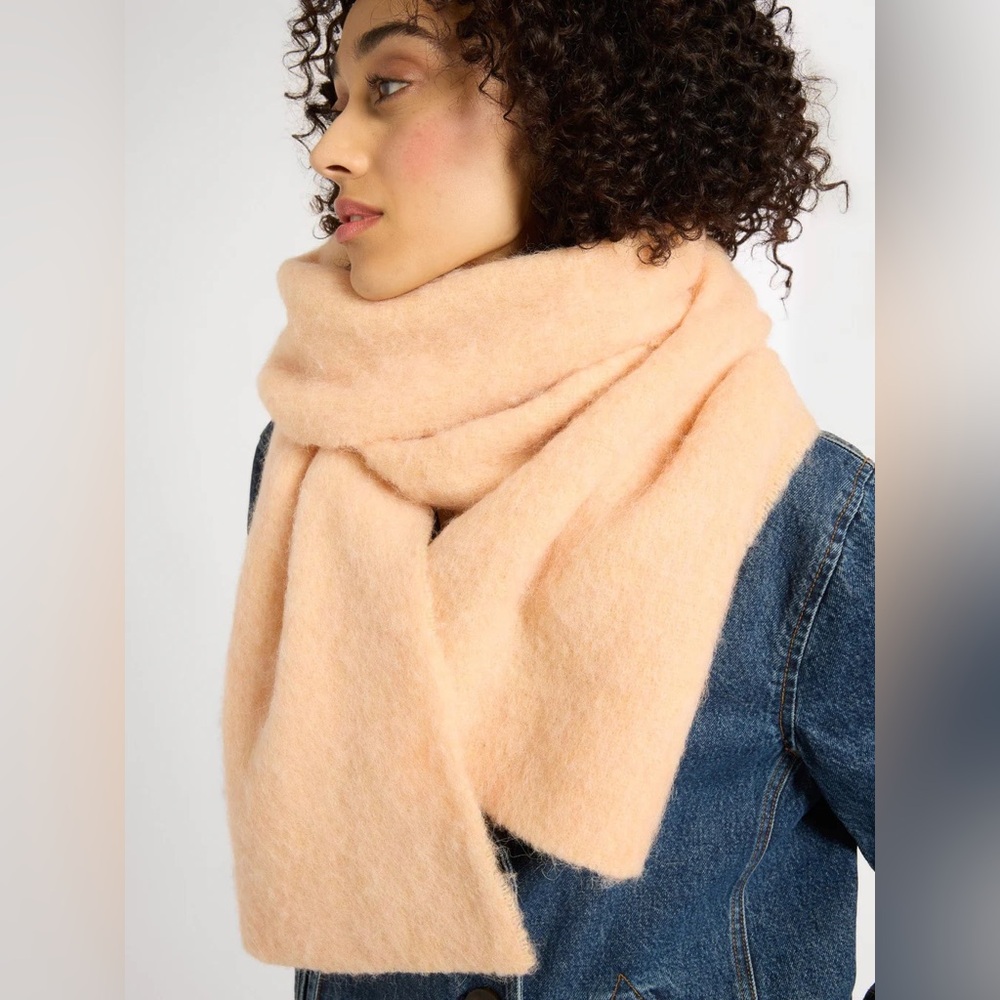 NWT Mille Alpaca Peach Scarf